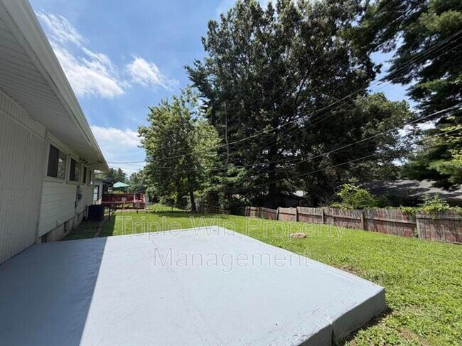 Foto del edificio - 10329 Chesley Dr
