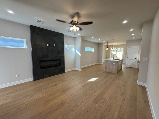 Foto del edificio - Be the 1st in this 4 bed, 3 bath, 2 car New Construction!