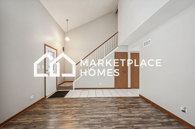 Building Photo - 1295 Woodlake Dr