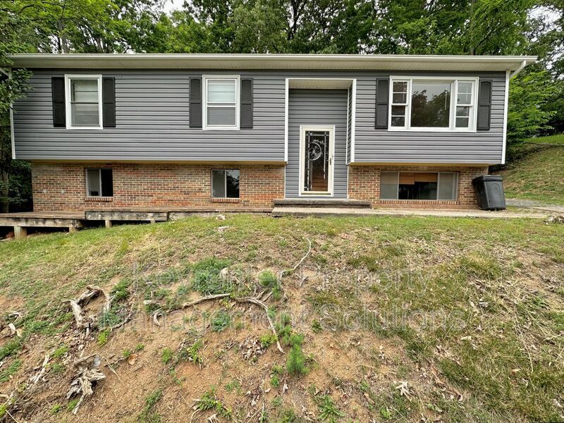 554 Hilltop Dr, Staunton, VA 24401 House Rental in Staunton, VA