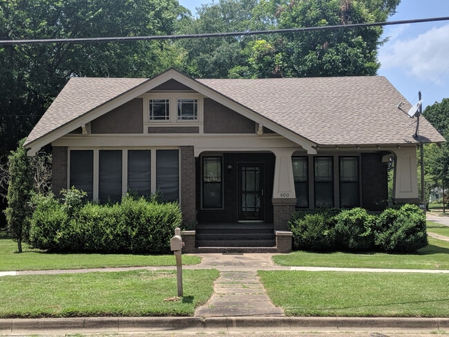 Building Photo - Historic Home with Lots of Character