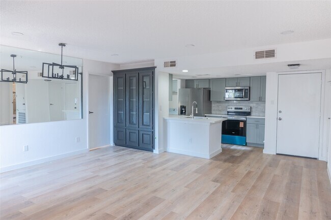 Foto del edificio - 3919 Fairmont Pkwy