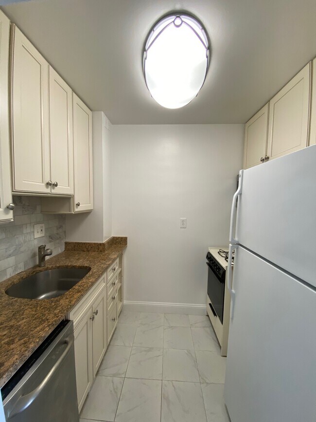 Building Photo - 1545 18th St NW