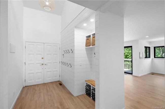 Building Photo - 1406 Fairway Green