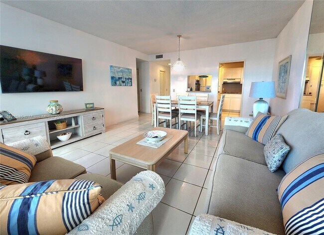 Building Photo - 3505 S Ocean Dr