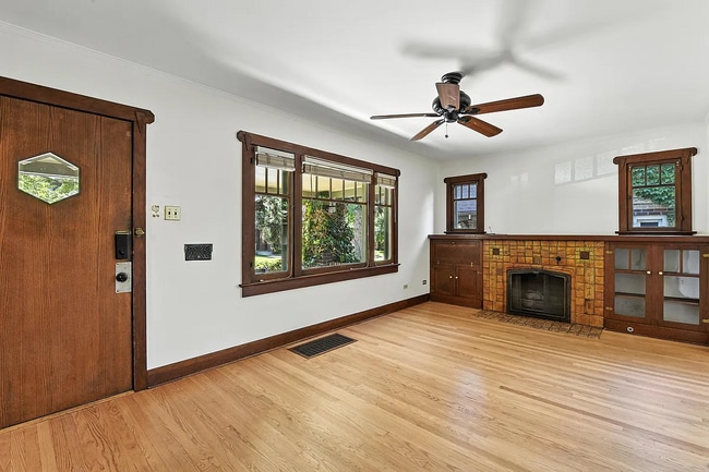 Building Photo - 449 S High St