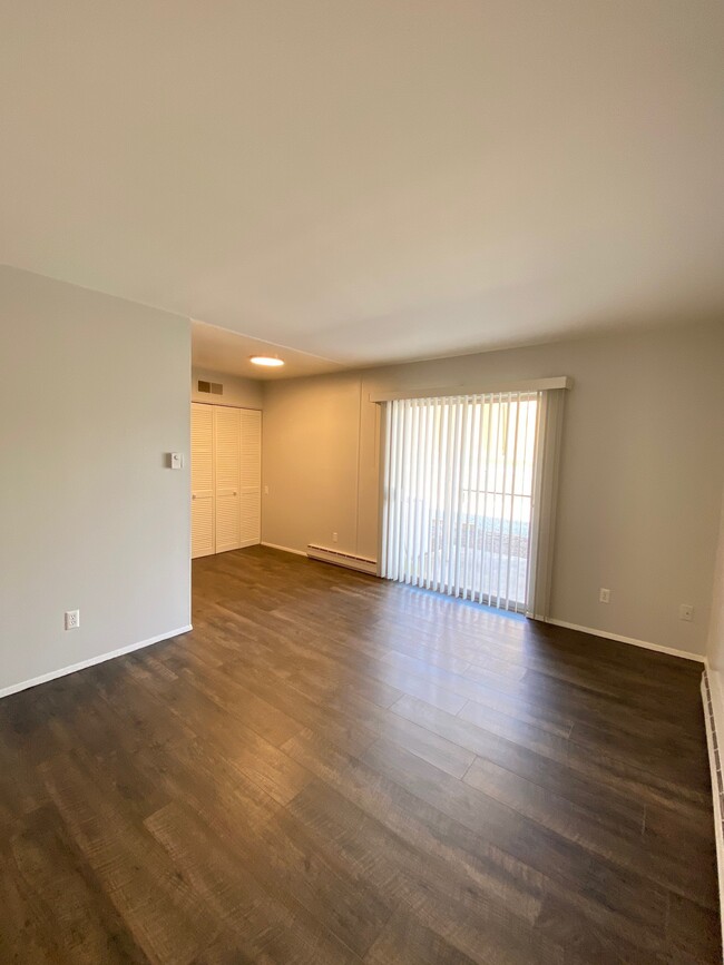 Building Photo - 9959 Chateau Roi Ct
