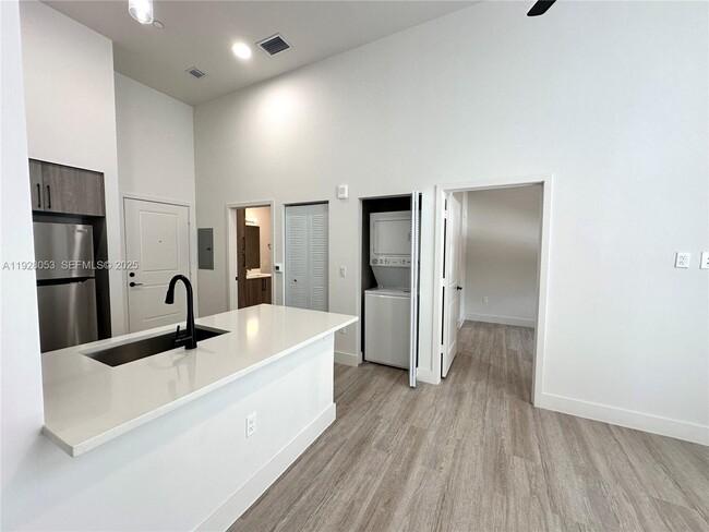 Foto del edificio - 18412 Homestead Ave