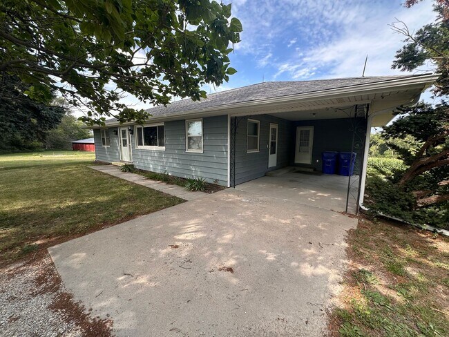 Building Photo - Louisville Farmhouse With Walkout basement