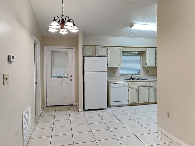 Foto del edificio - 32718 Blossom Ln