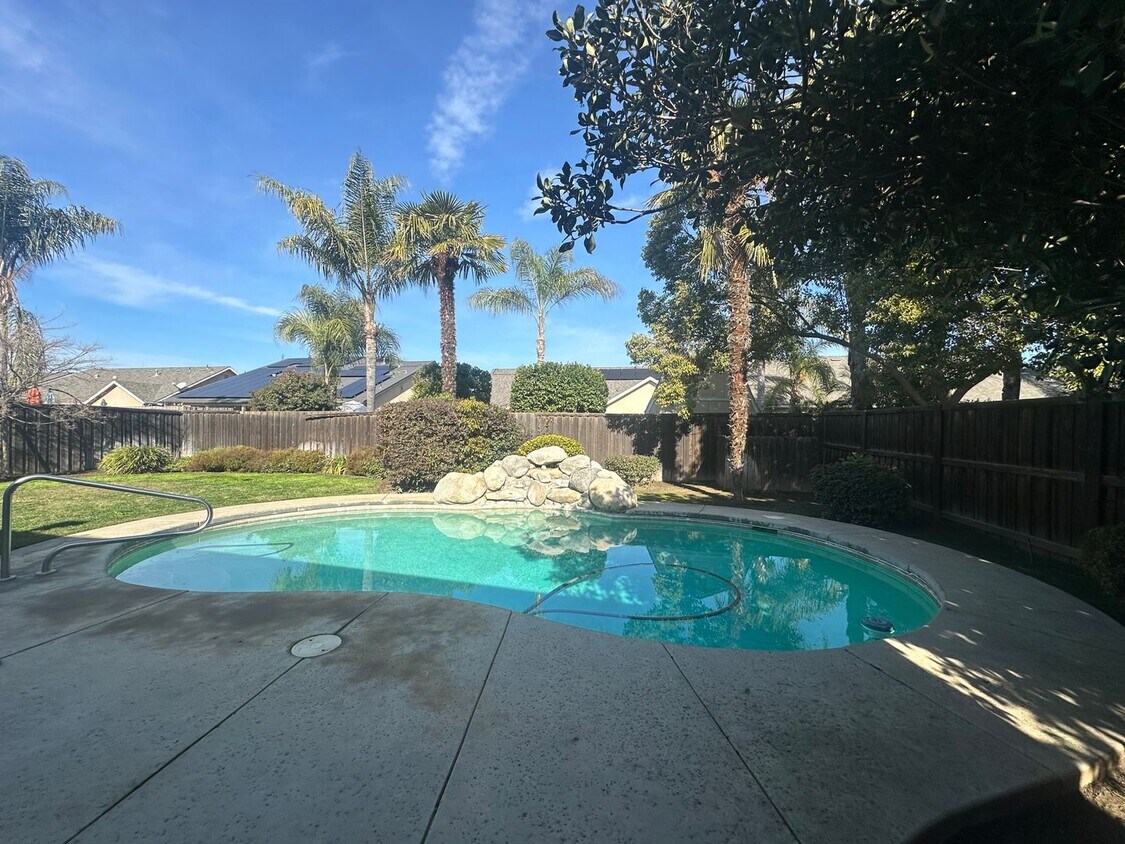 Foto del edificio - NW Visalia Home Coming Soon!