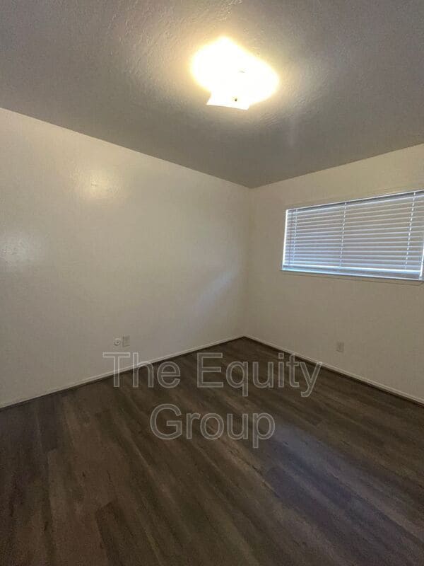 Building Photo - 806 S Court St