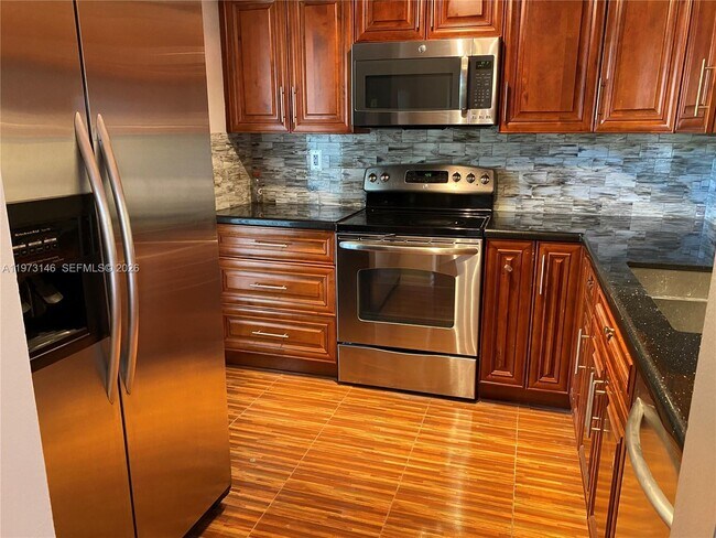 Building Photo - 706 Gardens Dr