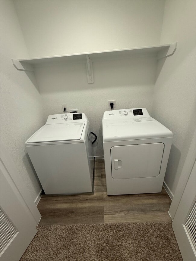 Building Photo - 1002 Moon Drop Ln