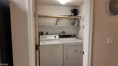 Building Photo - 509 Roma Ct