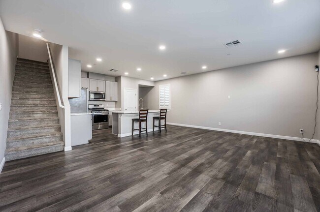 Foto del edificio - Modern Gated Townhome with Designer Finishes in Southwest Las Vegas!