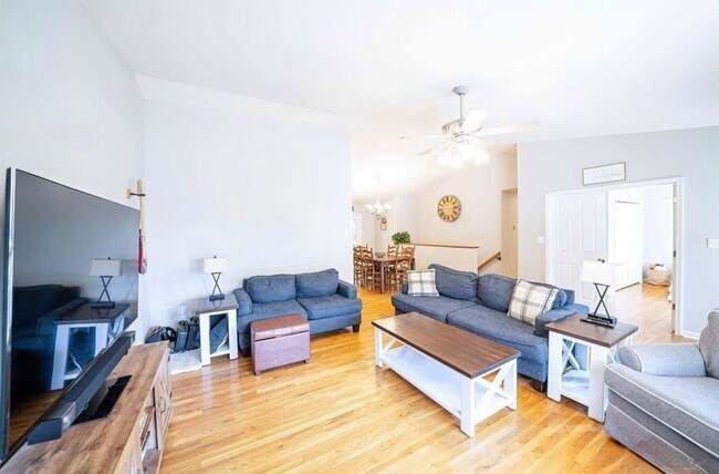 Foto del edificio - 120 Edgewood Rd