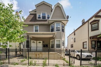 Building Photo - 467 Summer Ave