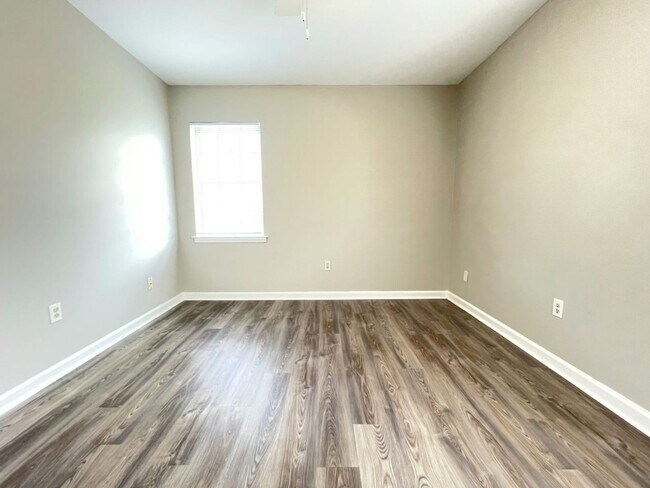 Building Photo - CARRIAGE HILLS SUBDIVISION, GREAT LOCATION!