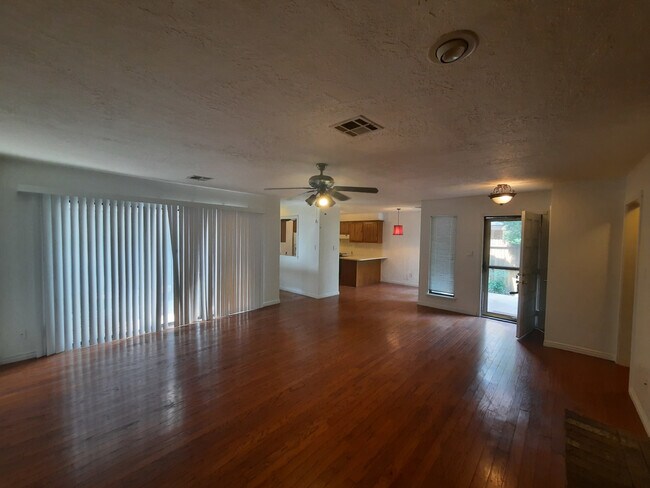 Foto del edificio - River Oaks