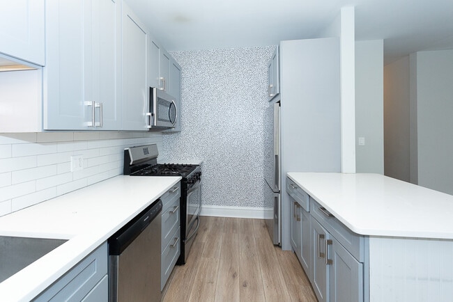 Building Photo - 5430 S Drexel Ave