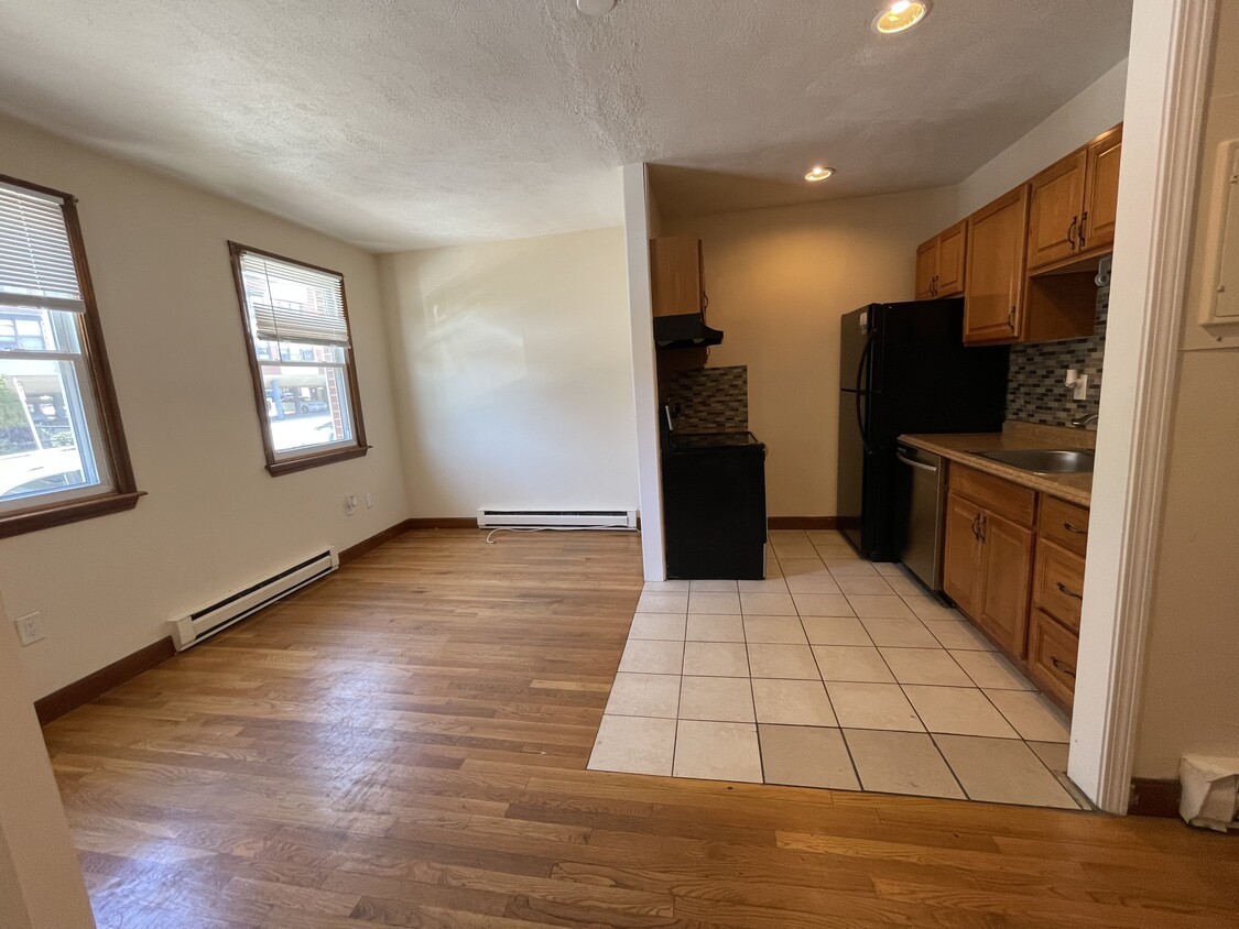 Primary Photo - 202 H St
