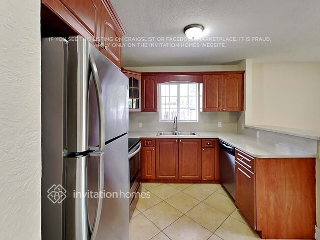 Foto del edificio - 6315 Plunkett St