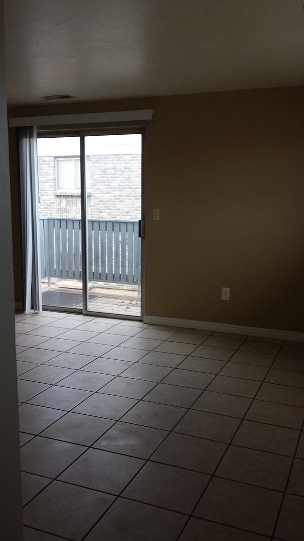 Building Photo - 568 E 250 N
