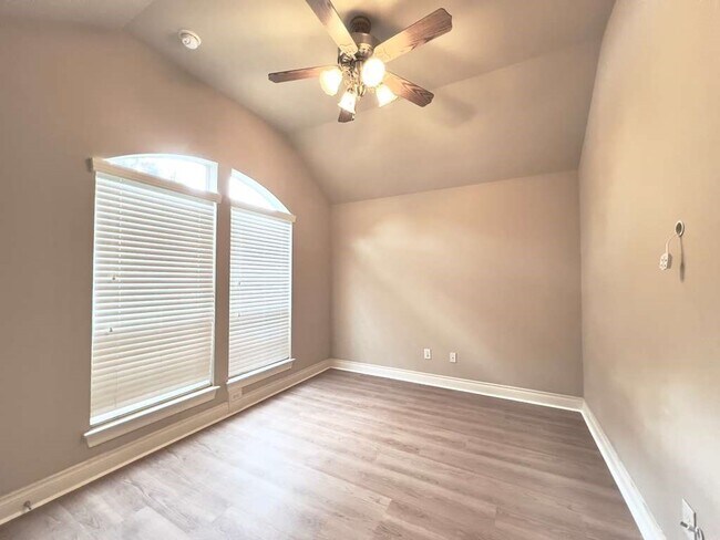 Foto del edificio - 25419 Lockspur Dr