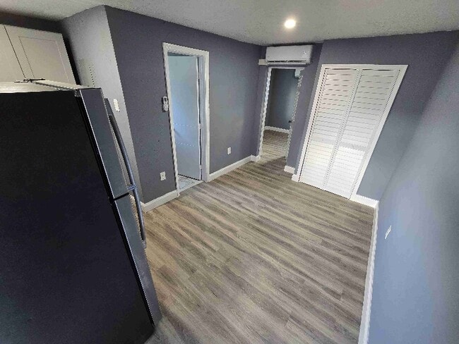 Foto del edificio - 5802 NW 12th St