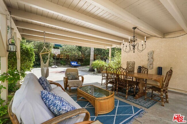 Foto del edificio - 3194 Rossini Pl