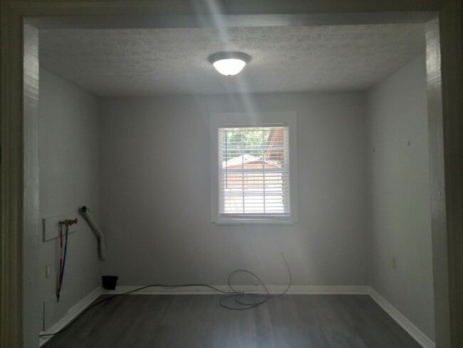 Building Photo - 155 Midway Dr