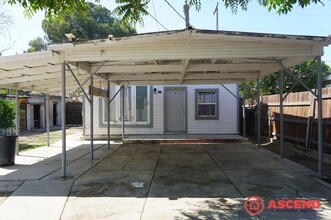 Building Photo - 217 E Warren Ave