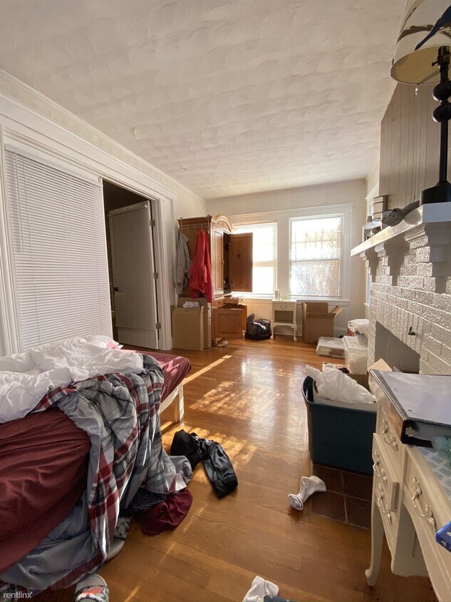 Primary Photo - 5 br, 2.5 bath House - 200 Commonwealth Ave