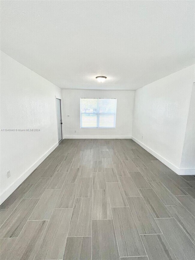 Building Photo - 10740 SW 43rd Ln