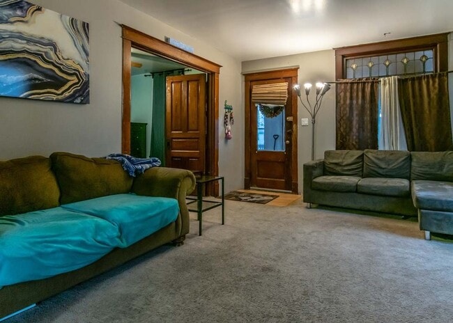 Foto del edificio - 730 E Jefferson St