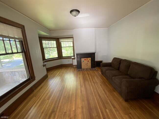 Foto del edificio - 8 br, 3 bath House - 503 E Ann St 503 East...