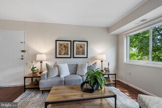 Building Photo - 3330 S 28th St