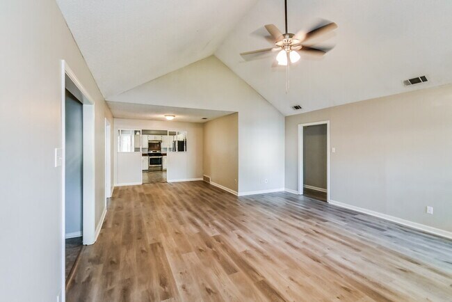 Building Photo - 4864 Barkshire Dr