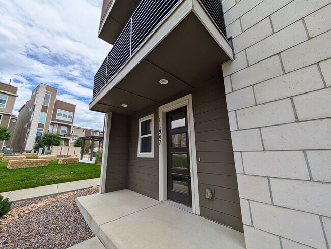 Foto del edificio - Beautiful 2 Bed + Office + 2.5 Bath home i...