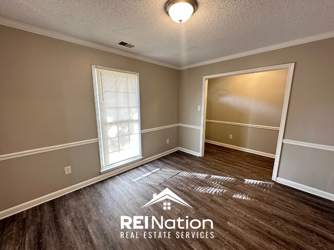 Building Photo - CORDOVA COVE CHARMER! 3BR/2BA | High Ceilings & Brick Fireplace | 2-Car Garage!
