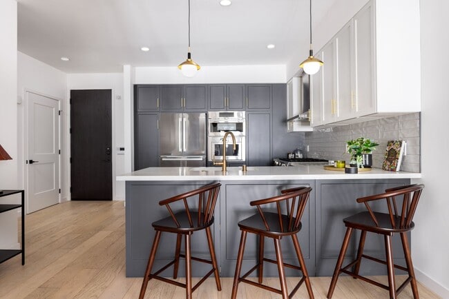 Interior Photo - Estelle
