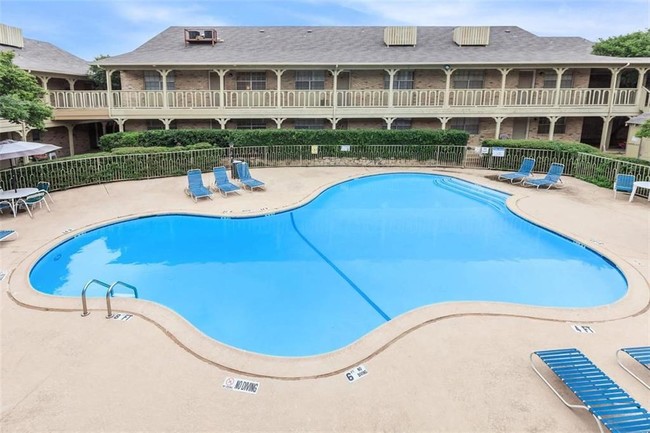 Building Photo - 530 Rockingham Dr