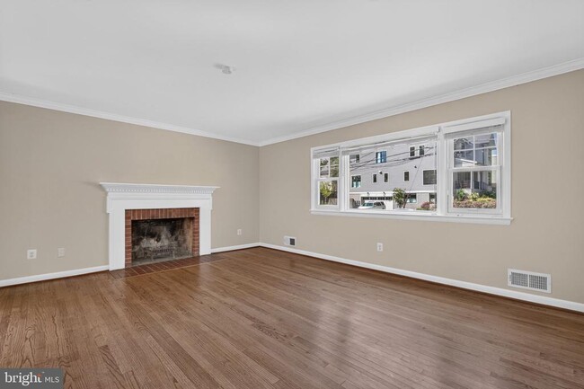 Building Photo - 1811 N Randolph St