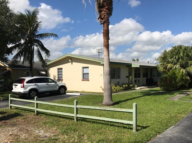 Foto del edificio - 2341 Roosevelt St