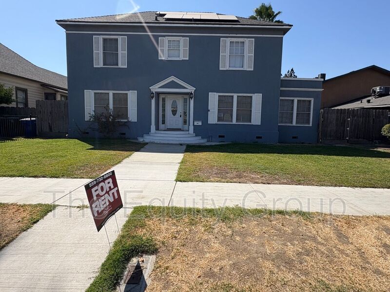 Foto principal - 209 E 11th St