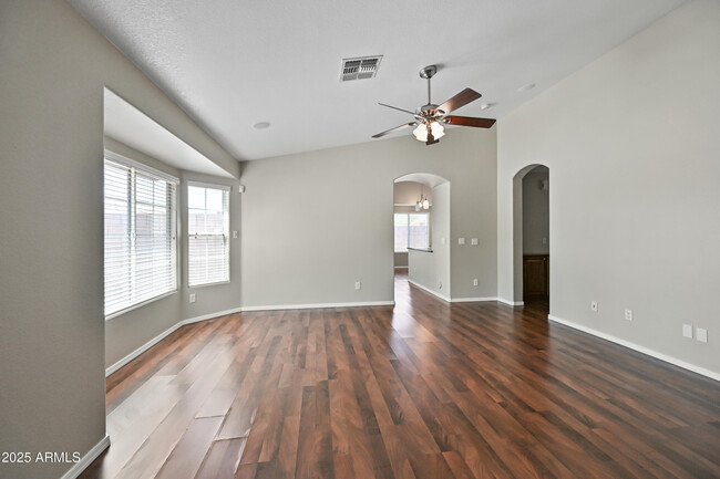 Foto del edificio - 16036 N 11th Ave