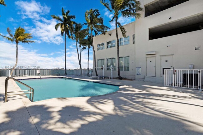 Foto del edificio - 1625 Kennedy Cswy