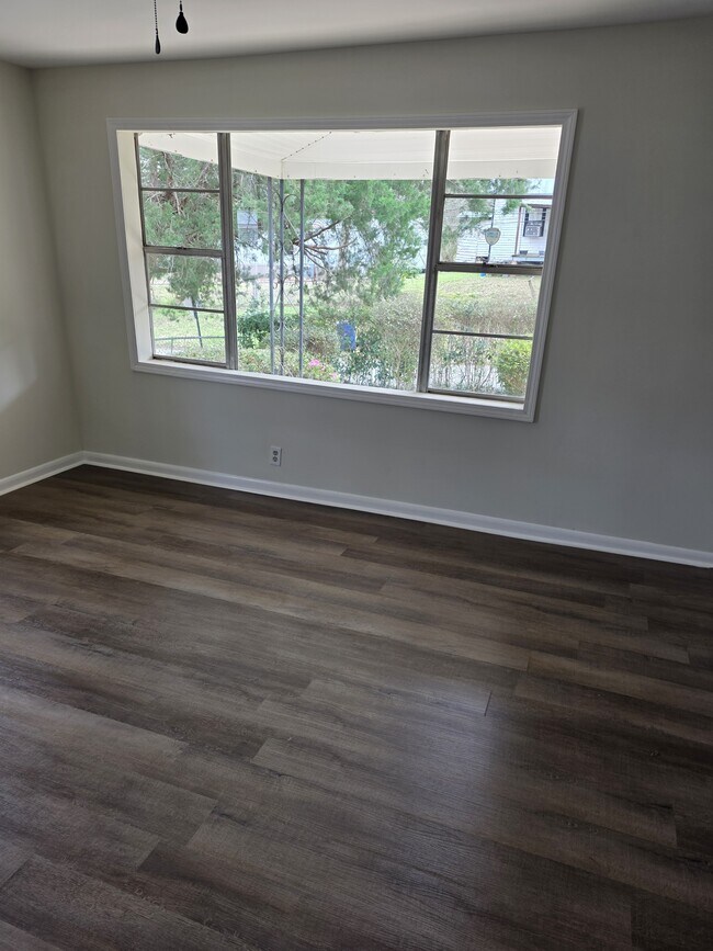 Foto del edificio - 112 Montgomery Ave