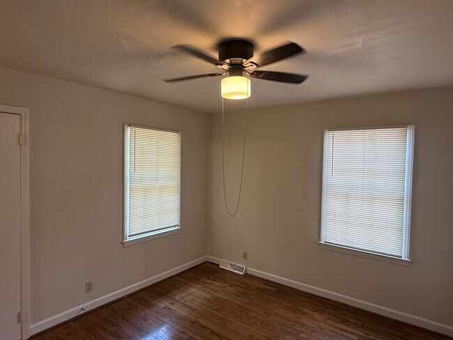 Foto del edificio - 3721 Driftwood Dr
